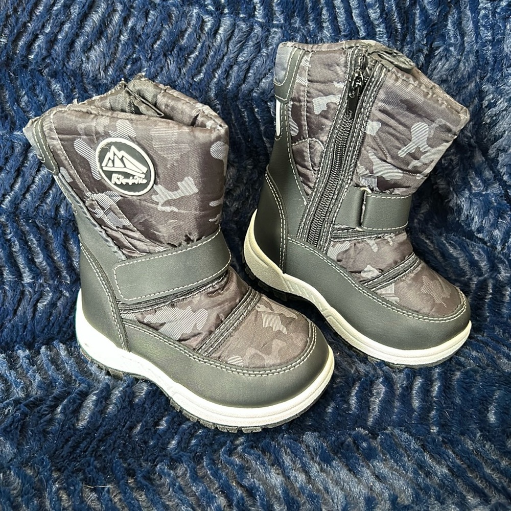 K Komforme insulated snow boots (black)